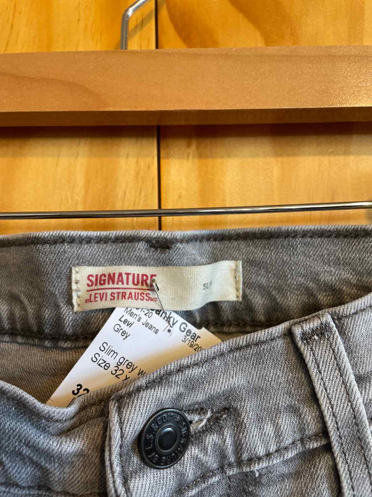 Size 32 x 34 Levi Men's Jeans