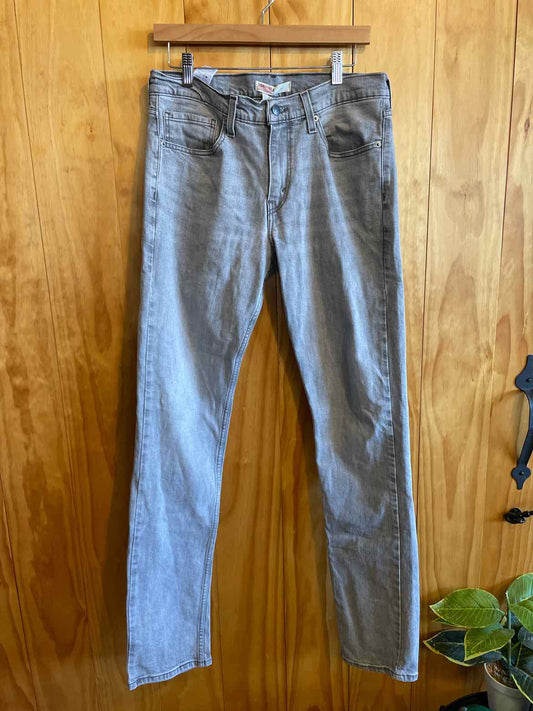 Size 32 x 34 Levi Men's Jeans