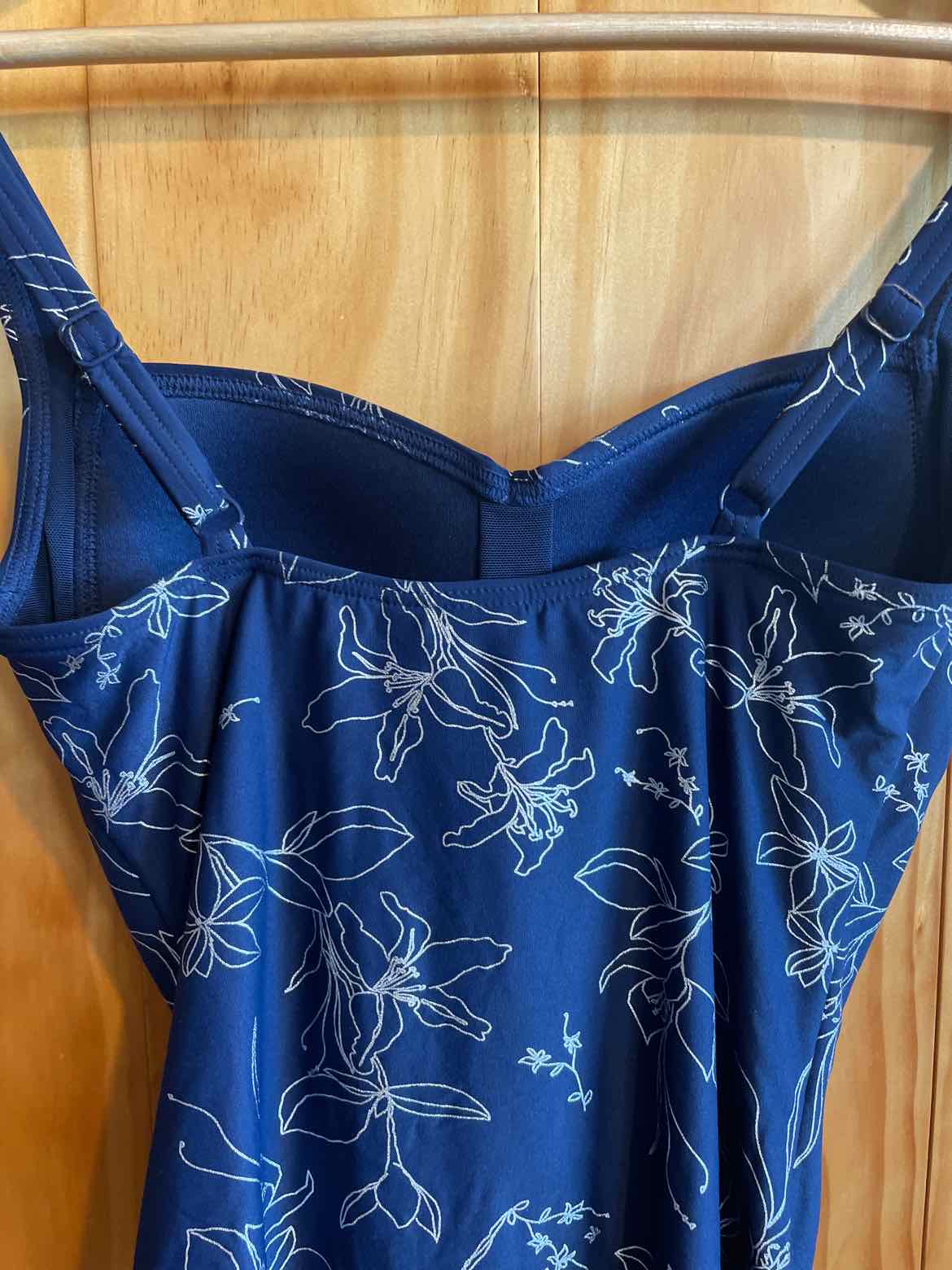 Size 4 Nip tuck Navy Women's Swimsuit